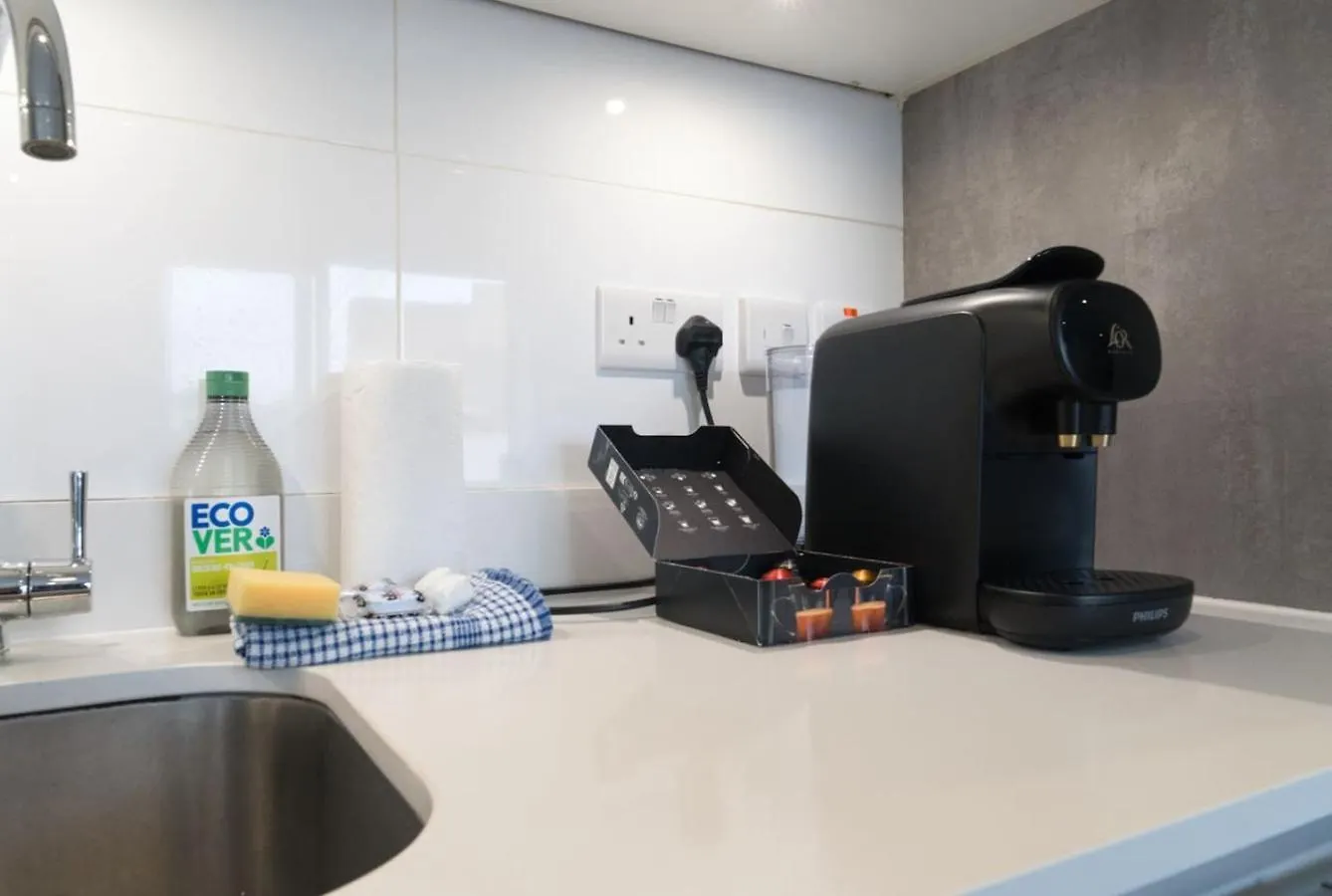 Modern And Bright 3Br Whitechapel Apartment London