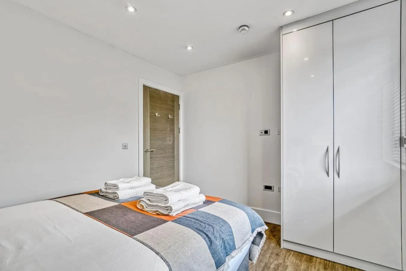 Modern And Bright 3Br Whitechapel Apartment London