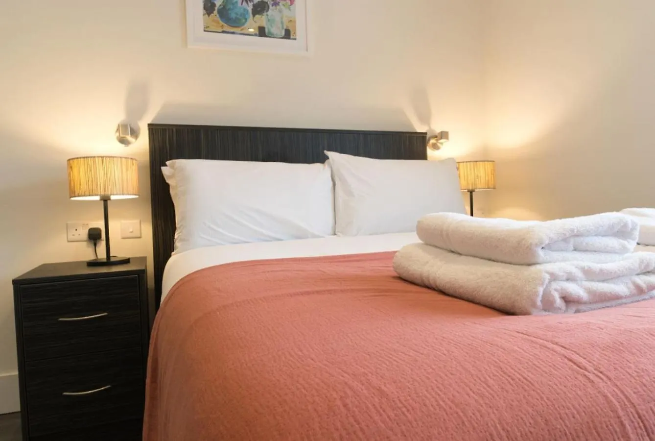 Modern And Bright 3Br Whitechapel Apartment London