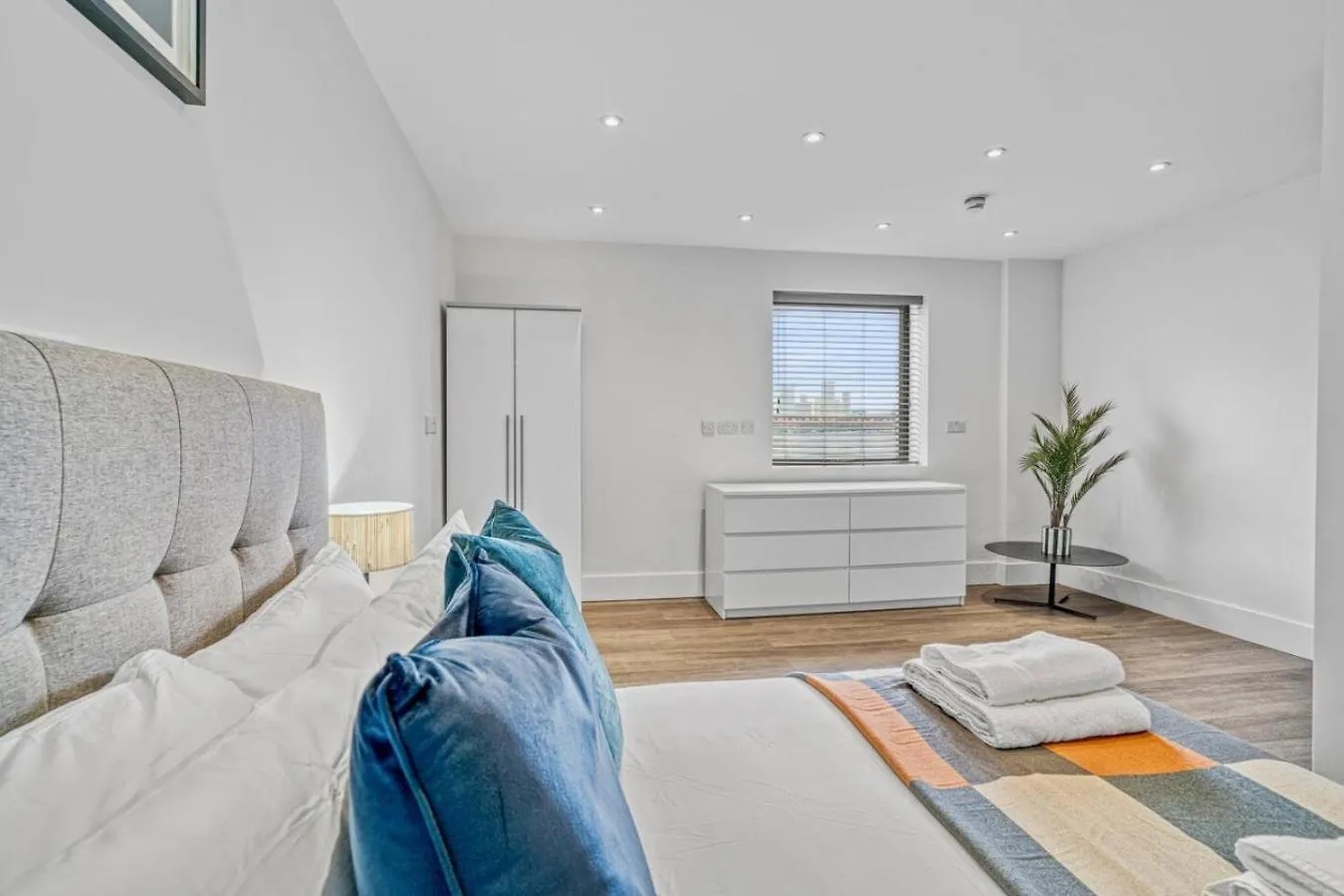 Modern And Bright 3Br Whitechapel Apartment London 0*,