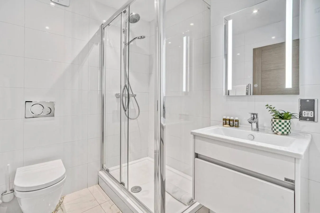 Modern And Bright 3Br Whitechapel Apartment London