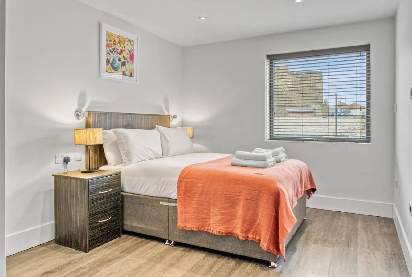 Modern And Bright 3Br Whitechapel Apartment London